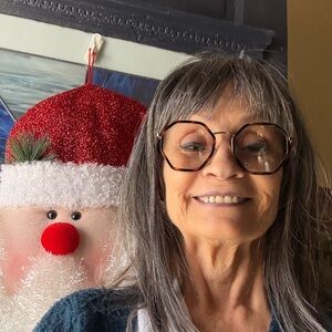 Godiva’s Secret Wigs Taylor Topper in Smokey Frost